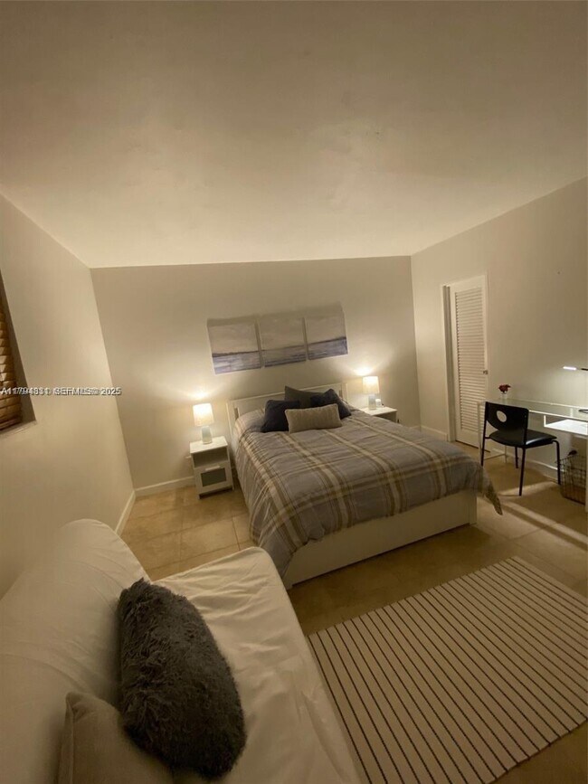 Building Photo - 3801 S Ocean Dr