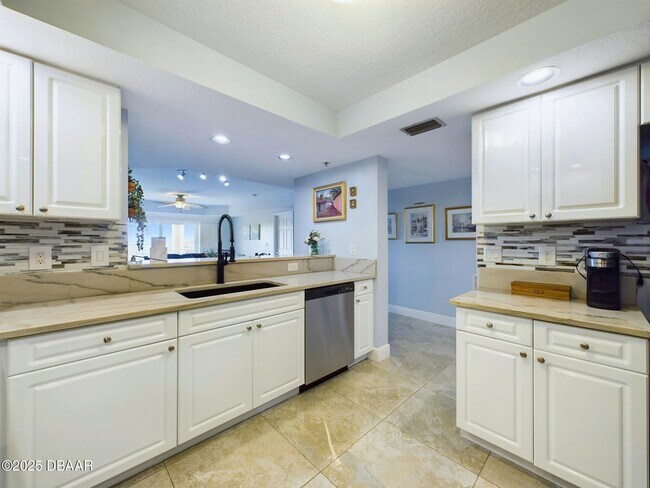 Building Photo - 4670 Links Village Dr