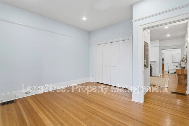 Building Photo - 2338 NW Hoyt St