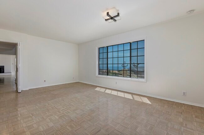 Building Photo - 18041 Blue Sail Dr