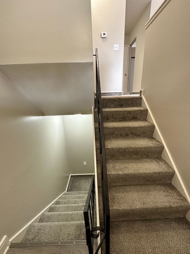 Building Photo - Townhome near Pawnee and Meridian