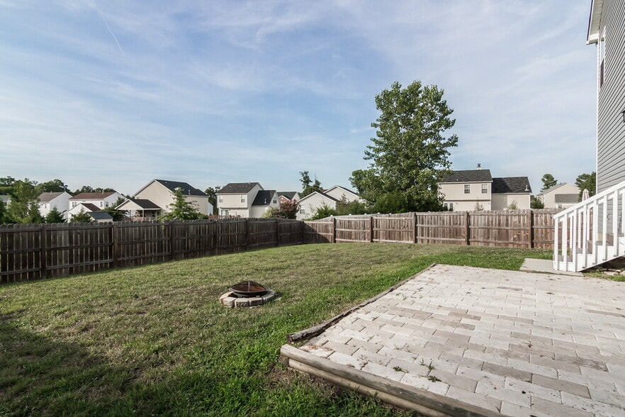 Building Photo - 15134 De Havilland Dr