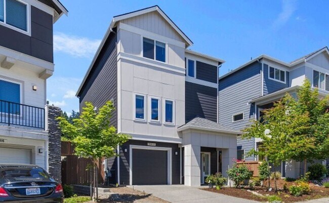 Building Photo - Modern 4-Bed Home in Northshore School District with A/C