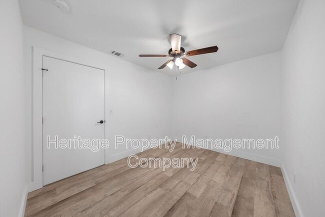 Building Photo - 784 Hill Top Dr