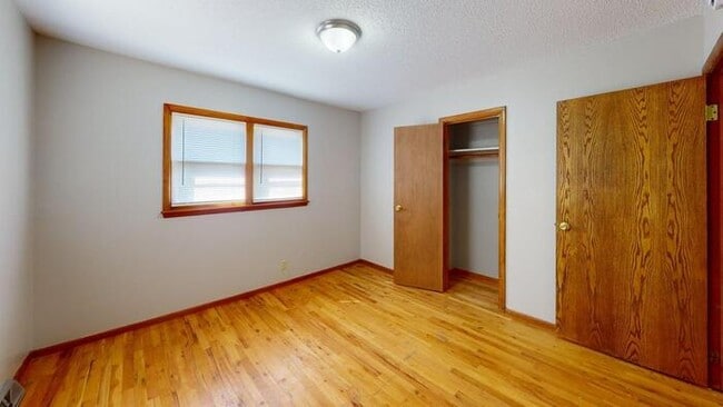 Building Photo - 1727 Assumption Dr