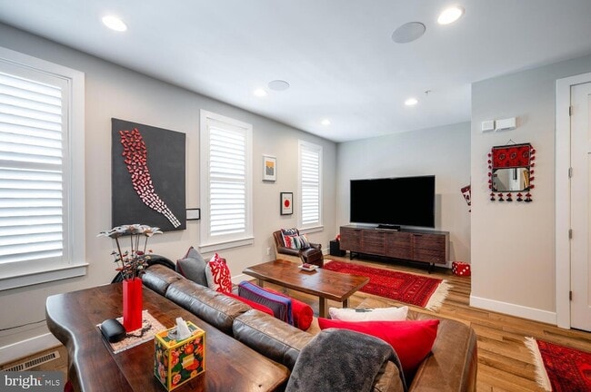 Building Photo - 1126 N Stuart St