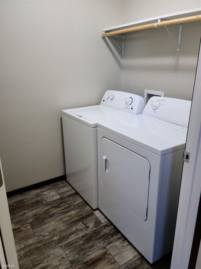 Building Photo - 3 br, 2 bath House - Southwoods Villas Sou...