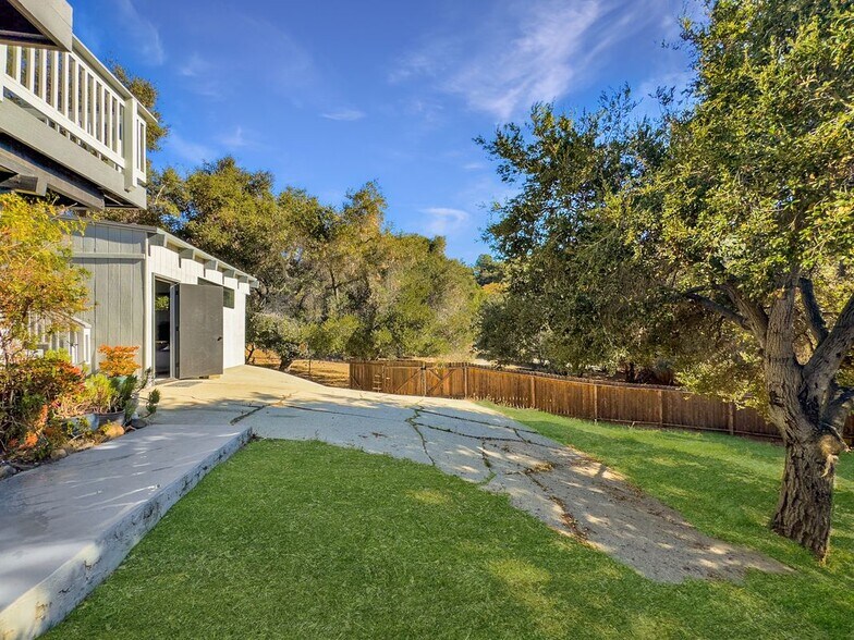Building Photo - 22012 Topanga School Rd