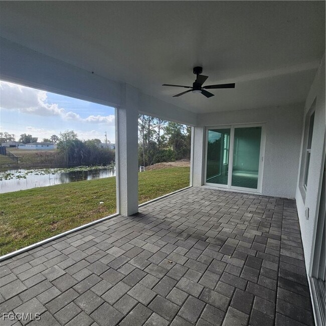 Building Photo - 1010 NE 34th Ln