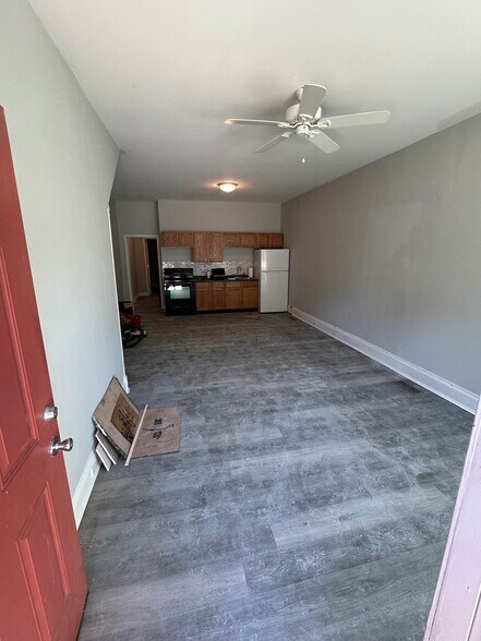 Building Photo - 35 E High St