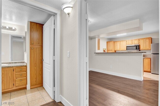 Building Photo - 5055 W Hacienda Ave
