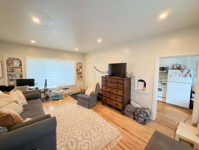 Building Photo - 184 N 200 E