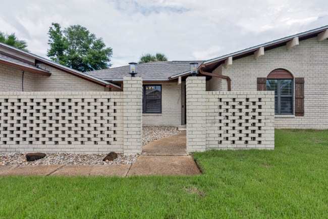 Building Photo - 967 Grand Canal St