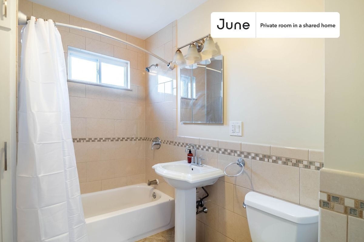 Building Photo - Room in Shared 7 bed/2 bath home in Brighton