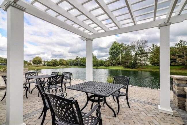 Building Photo - 1550 Oakfield Dr