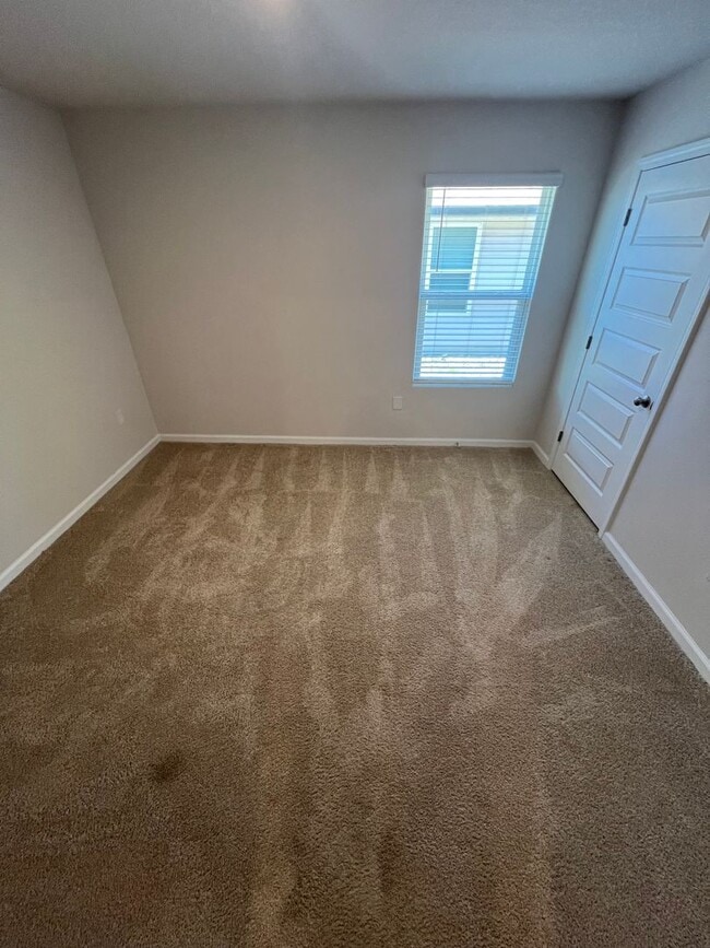 Building Photo - Beautiful 3 Bedroom, 2 Bath Pace Home available !!