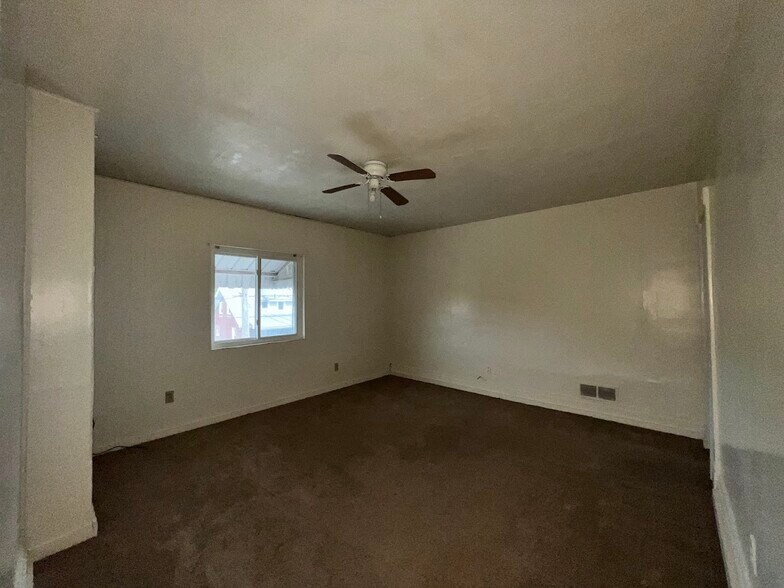 Building Photo - 709 Waddell Ave