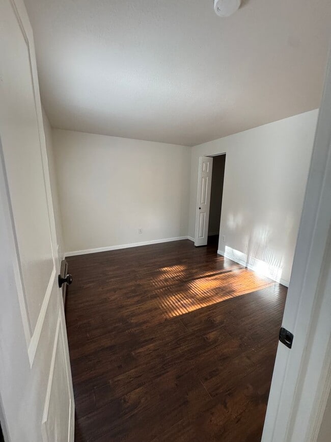 Building Photo - Cute Condo in Burning Tree Village
