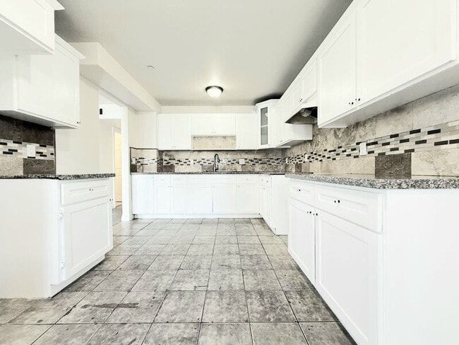 Building Photo - 1440 E 42nd St