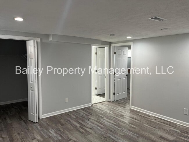 Building Photo - 5710 Barrett Ln