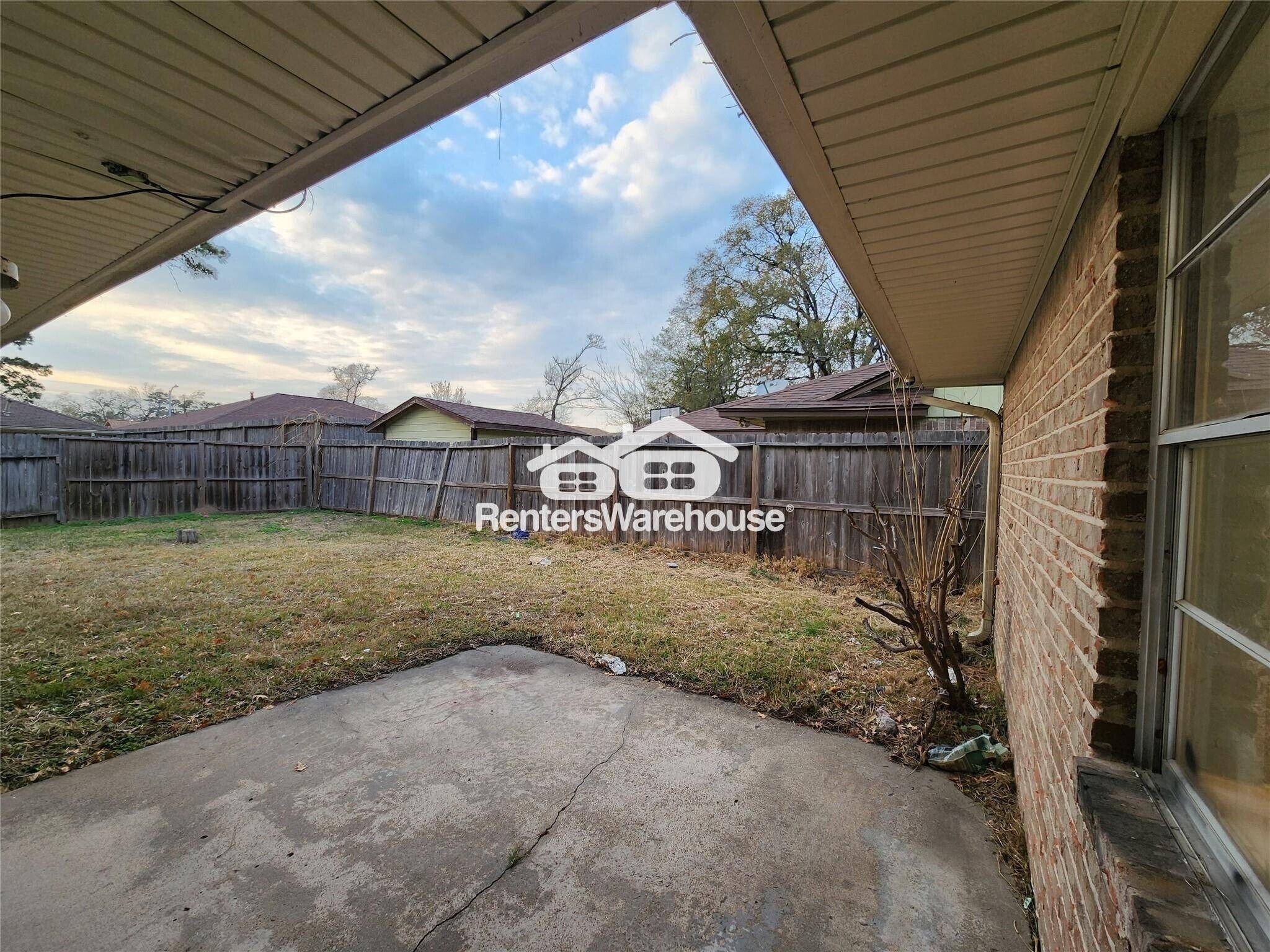 Building Photo - 9619 Guest St