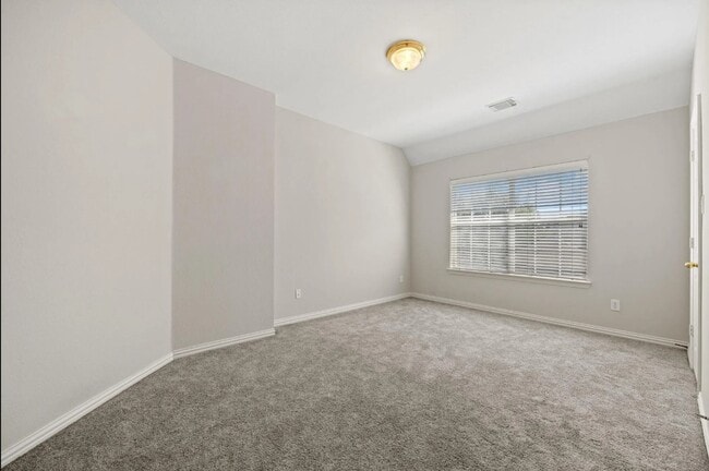 Building Photo - 1605 Berwick Dr