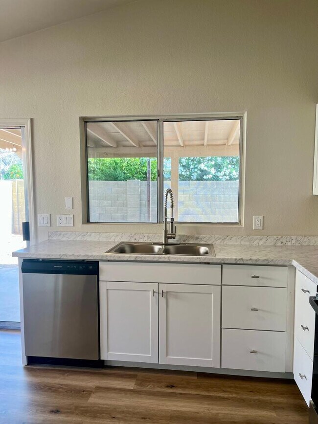 Building Photo - 4043 W Camino Del Rio
