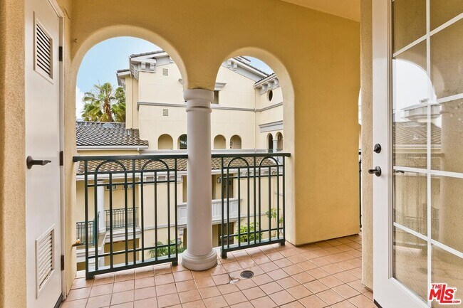 Building Photo - 7101 Playa Vista Dr