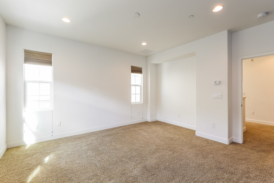 Building Photo - 1591 Sylvia St