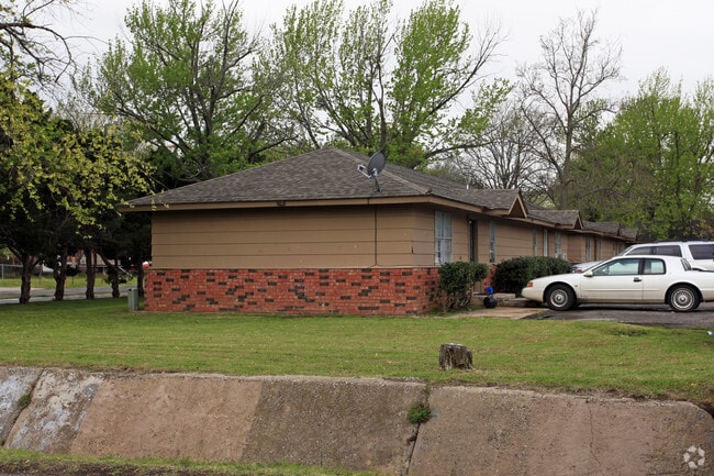 Building Photo - 3303 N Hammond Ave