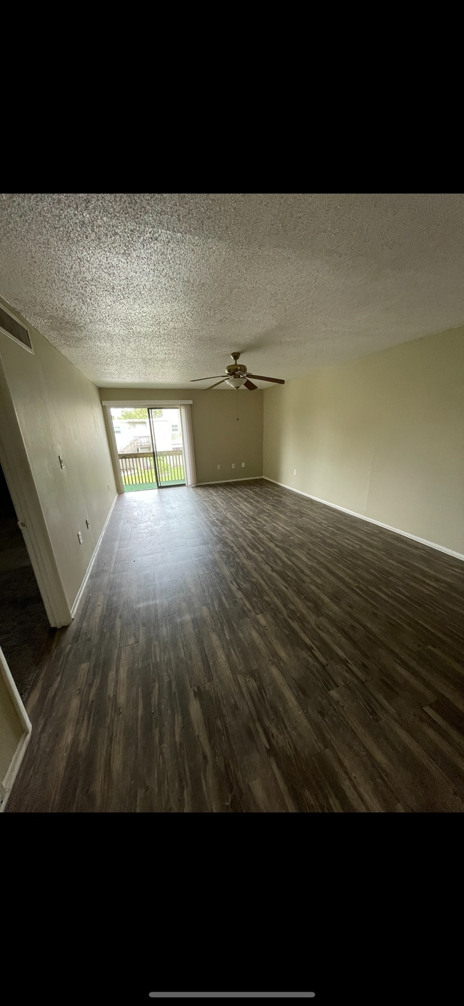 Building Photo - 325 Scottsdale Sq