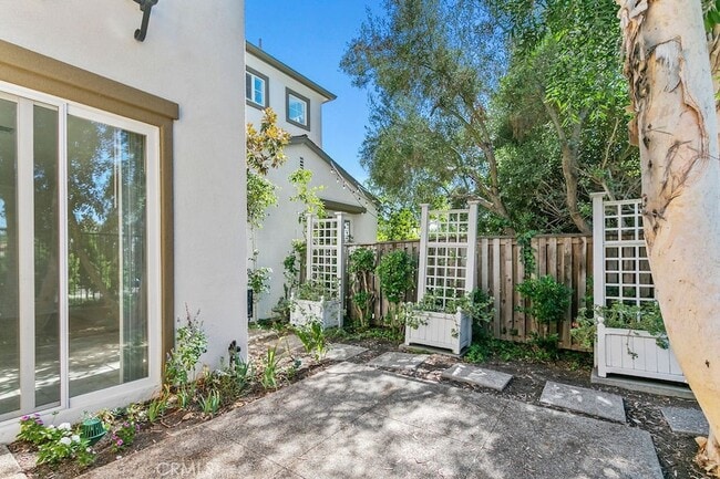 Building Photo - 3 Amesbury Ct