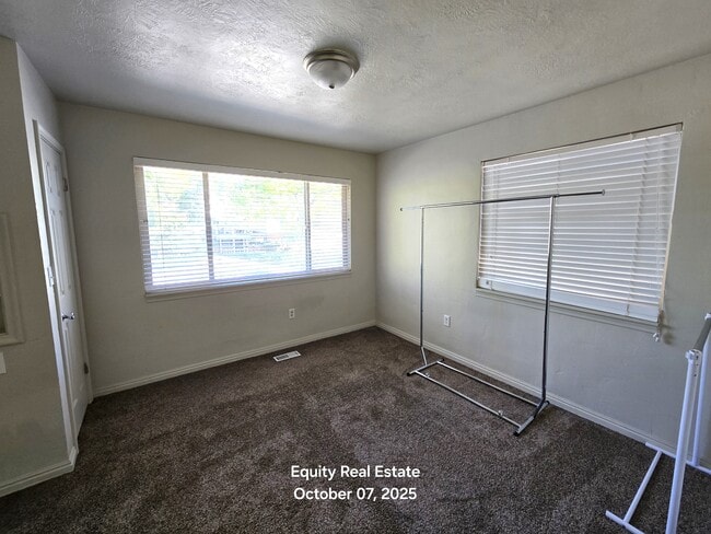Building Photo - 2576 E Wren Rd