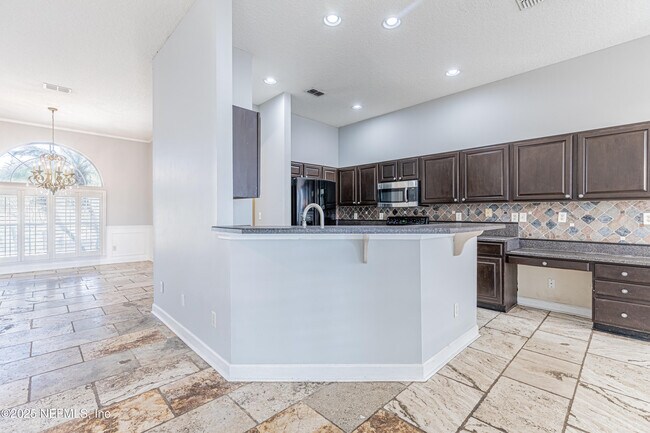 Building Photo - 12160 Basalt Dr S