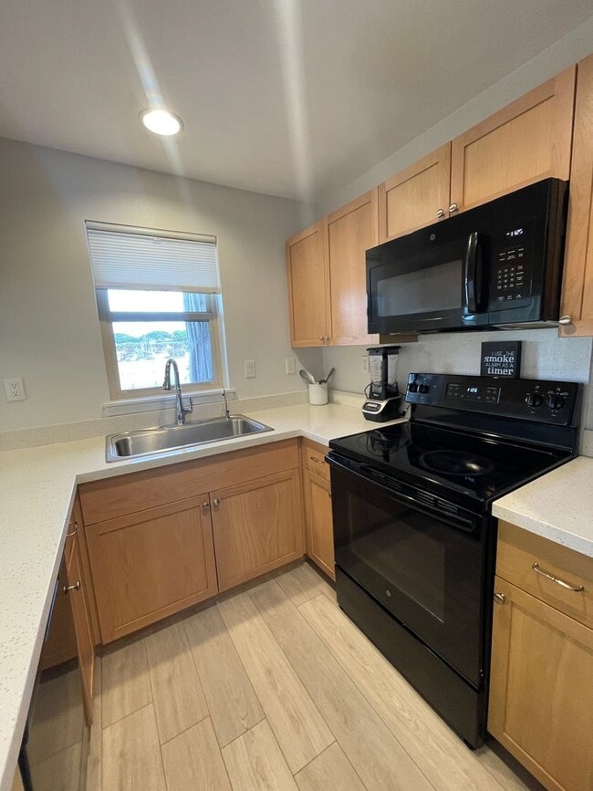 Building Photo - Fully Furnished 3 Bedroom/2.5 Bath Kahoma ...