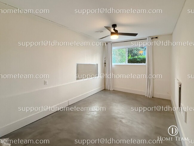 Building Photo - Bottom Unit Duplex with Private Patio and ...