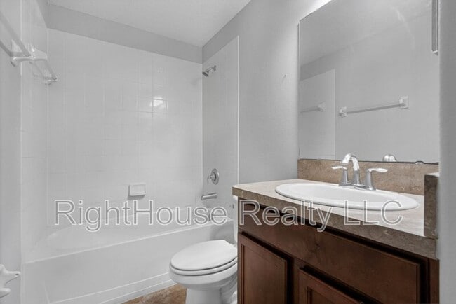 Building Photo - 260 Carina Cir