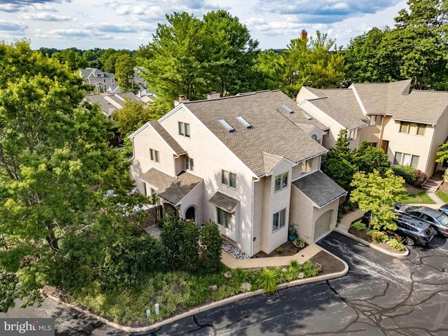 Building Photo - 42 Greythorne Woods Cir