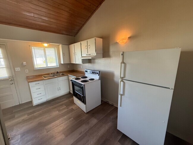 Building Photo - 7401 N Moberly Dr