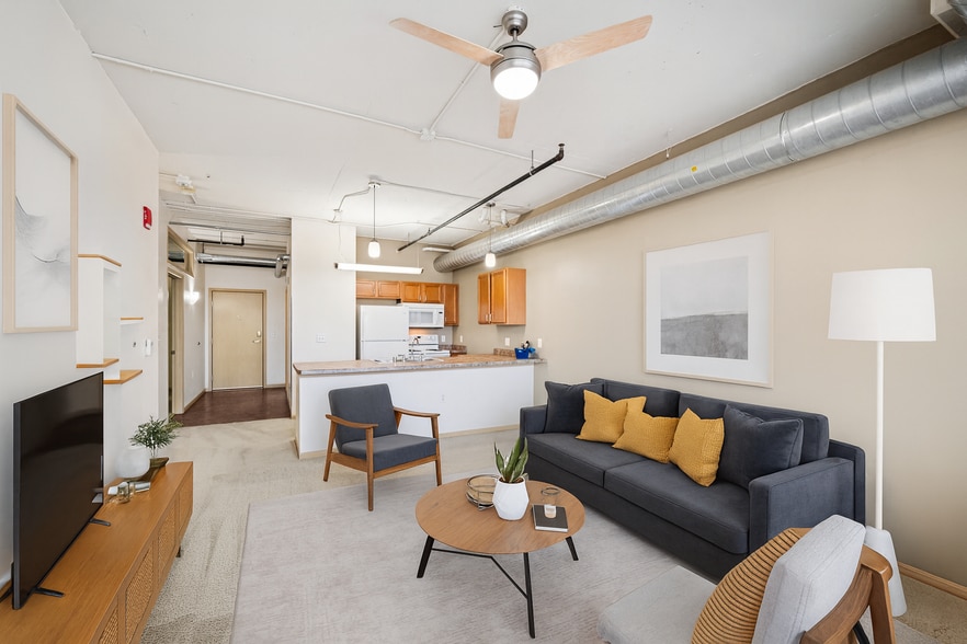 Building Photo - Grand River Station