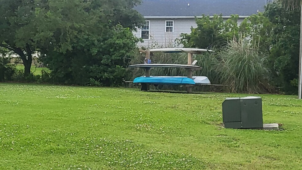 Kayak/paddleboard storage - 109 Cedar Ln