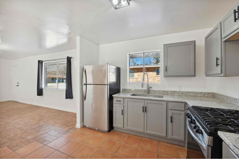 Building Photo - 810 Zachry Dr