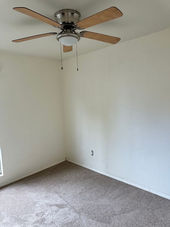 Building Photo - Parkglen, 2 bedroom, 2 bath Ground floor u...