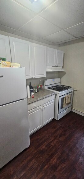 Building Photo - 394 Riverway