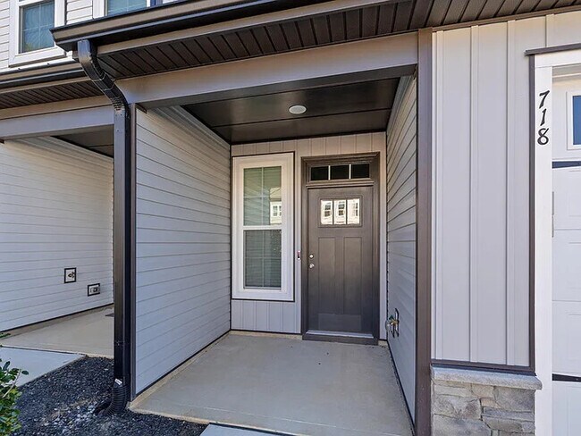 Building Photo - Lease OR Lease to Own