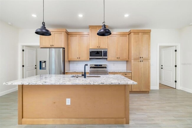 Building Photo - 118 Ruby Ave N