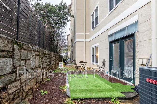 Building Photo - 955 Juniper St NE
