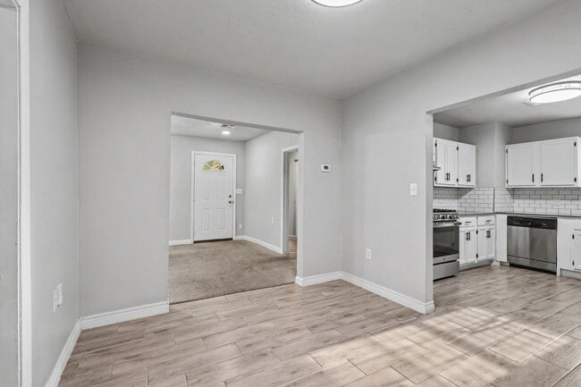 Building Photo - 537 SW 45th St