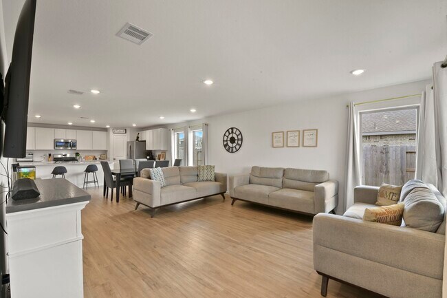 Building Photo - 9931 Cliffside Rdg