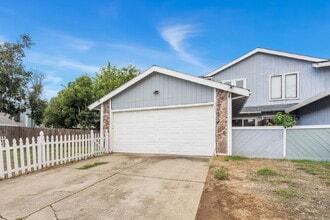 Building Photo - CUTE MASTER SUITE SURE TO CATCH YOUR ATTENTION IN ELK GROVE